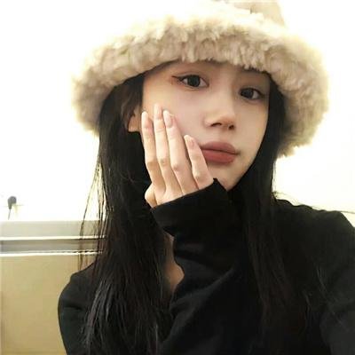 穿着旗袍的女孩